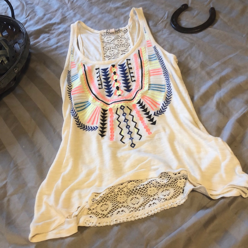 Aztec embroidered and crochet lace top 💥